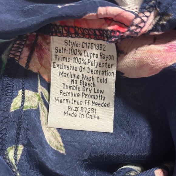 Johnny Was Bohemian Flowy Navy Floral Cold Shoulder Blouse Tropical Rayon Beachy - Picture 8 of 8